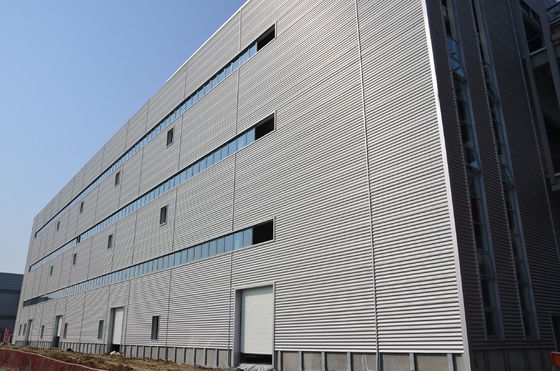 EN Standart Q355 Ağır Çelik Yapı Atölyesi Gürültülü Çelik Yaprak Çatı