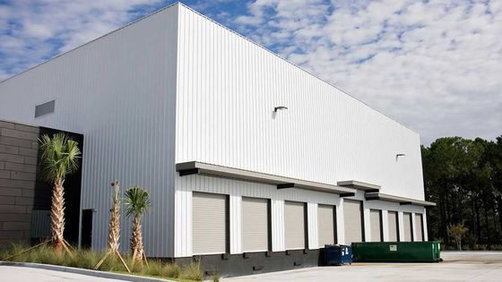 Modern Q235 Q355 Sandviç paneli çatısı ile özelleştirilmiş çelik yapı binası