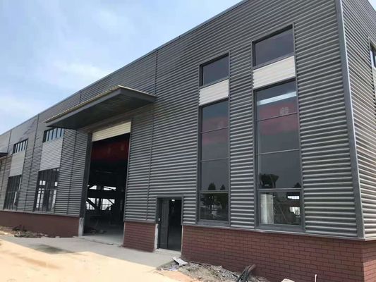 Rockwool yalıtım ve çatı / duvar sandviç panelleri ile çağdaş çelik bina